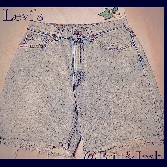 Vintage distressed style LEVIS cutoff shorts - Picture 2 of 16